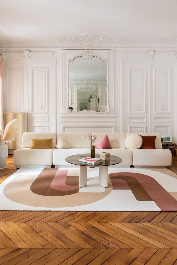 salon moderne avec canapé et tapis en laine bouclée tendance déco 2021