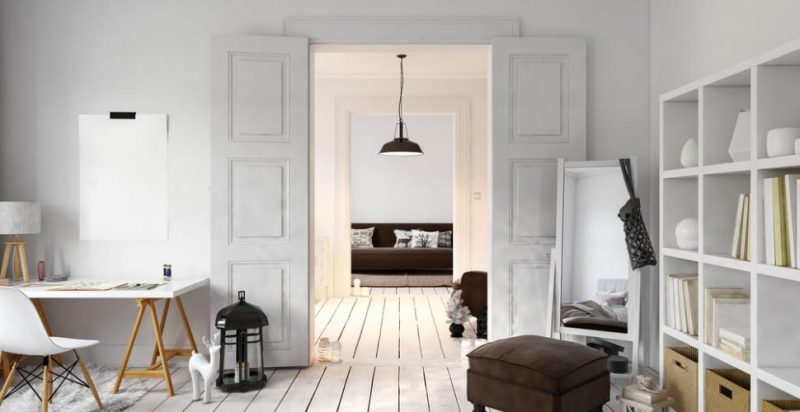 intérieur en bois avec peinture au sol blanche