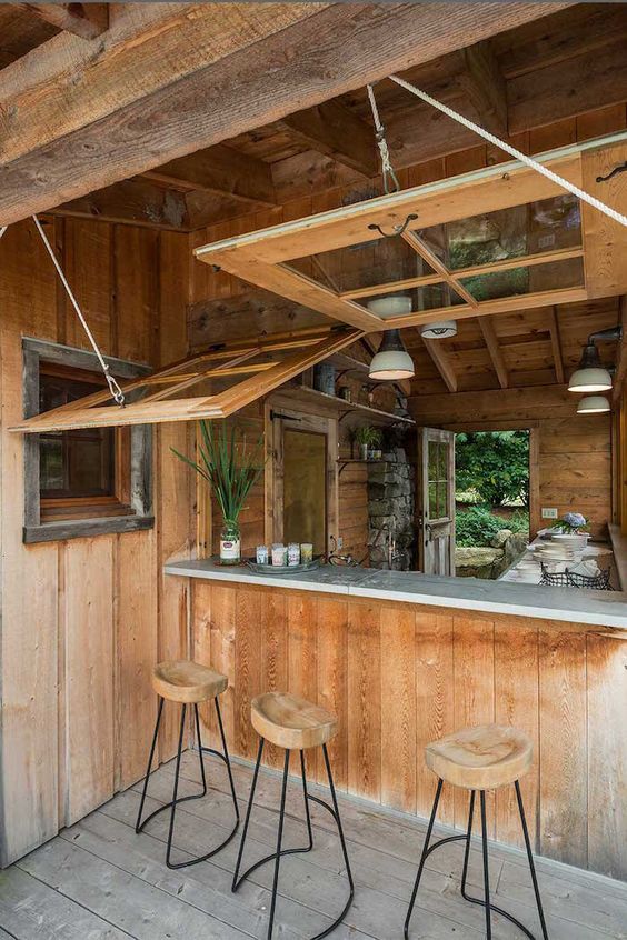 bar d'extérieur en bois avec chaise haute et plan de bar en céramique