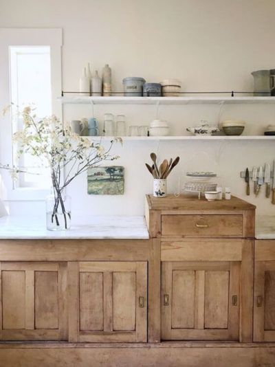 comptoir de cuisine en bois brut clair