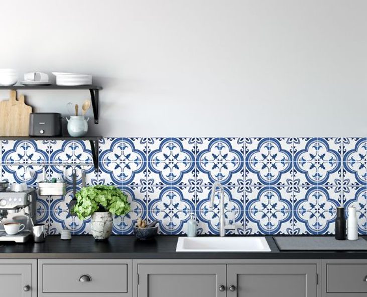 crédence en azulejos dans cuisine de déco portugaise