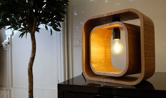 éclairage salon avec lampe design en bois