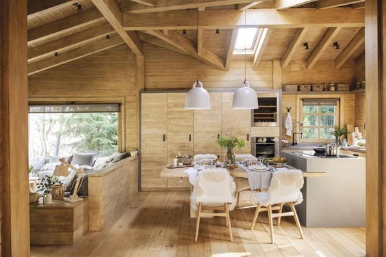 cuisine scandinave ouverte sur un salon dans un chalet de montagne en bois