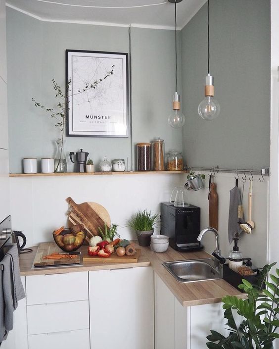 plan de travail en bois et peinture vert pastel pour décorer pas cher une cuisine