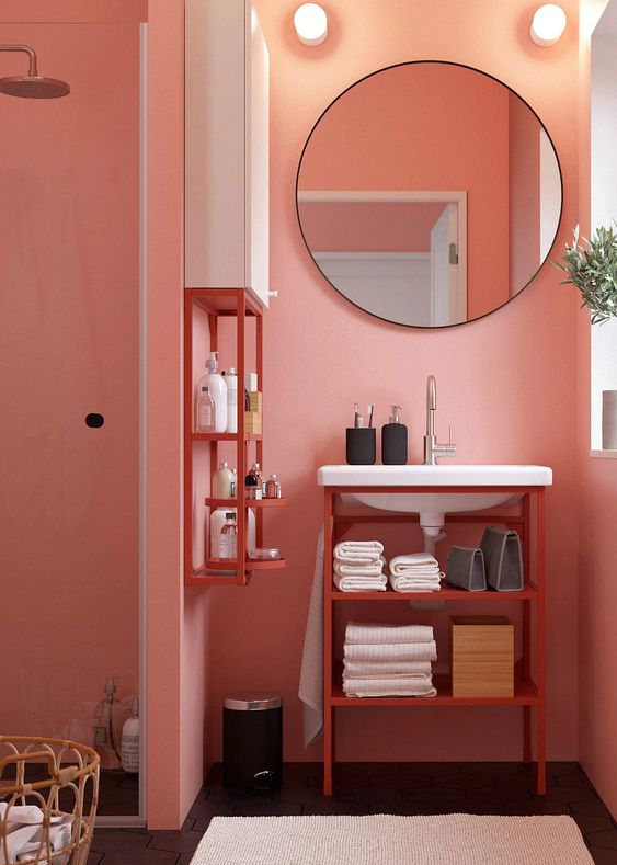 mobilier et murs roses pour une salle de bains colorée stylée