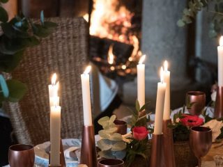 bougies sur tables de Noël
