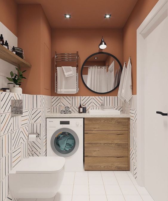 faïence à rayures et peinture terracotta pour décorer une salle de bains moderne