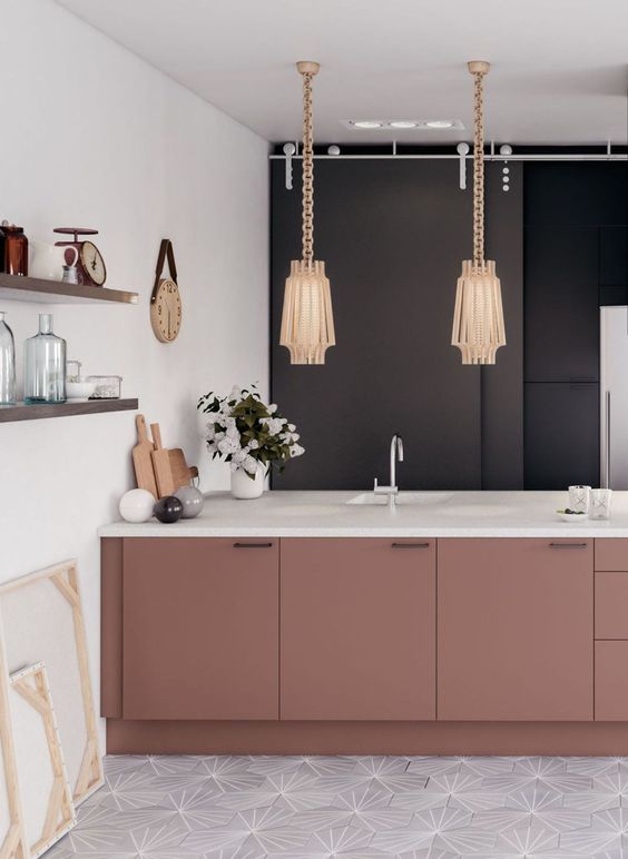 cuisine moderne avec mur en gris et placard de couleur rose