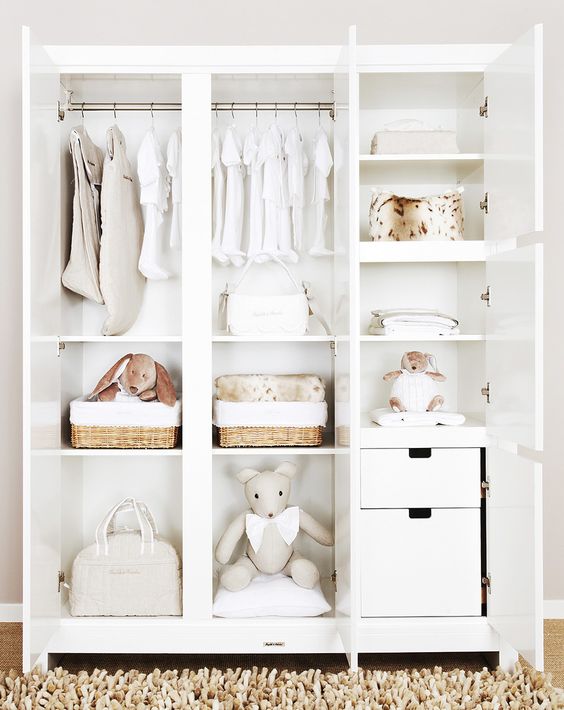 armoire blanche en bois pour rangement chambre bébé