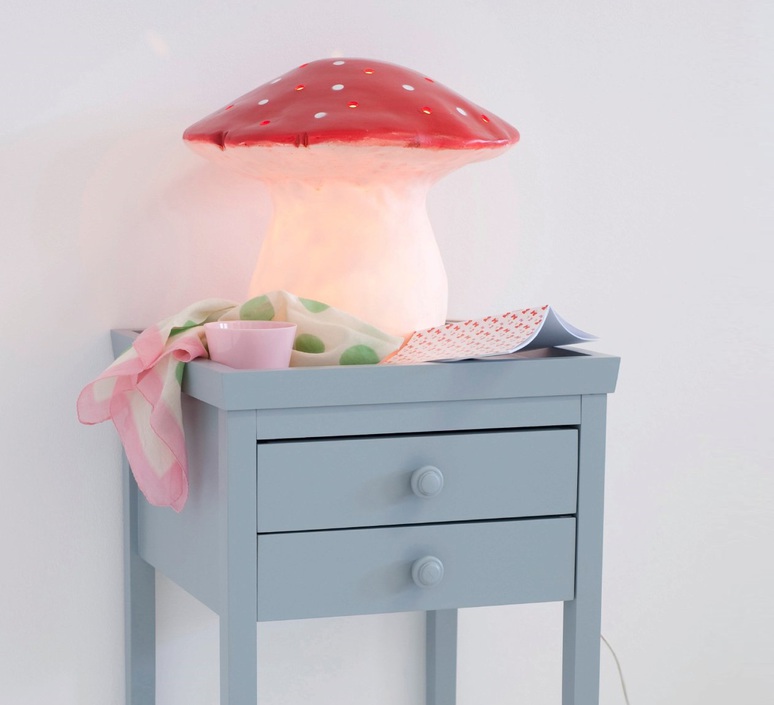 lampe à poser sous forme de champignon en luminaire chambre bébé