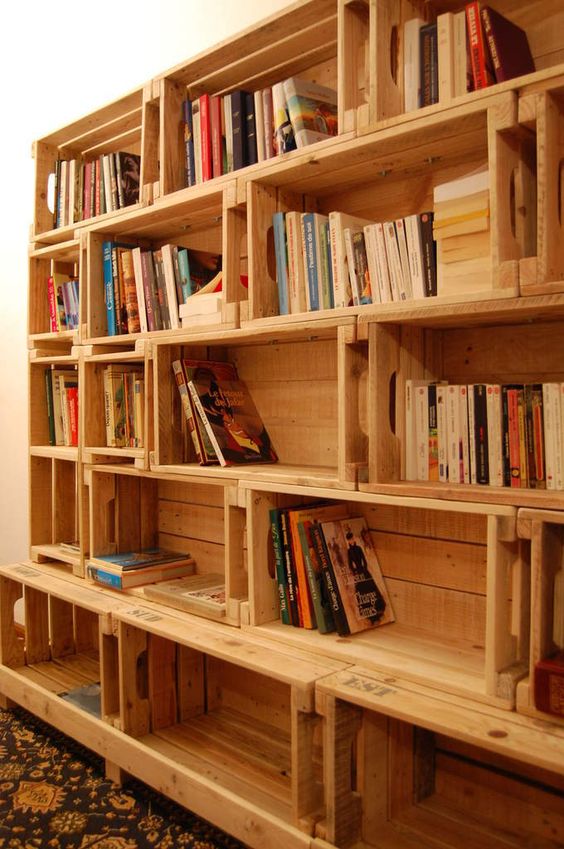 grande bibliothèque DIY en bois de palettes pour ranger livres