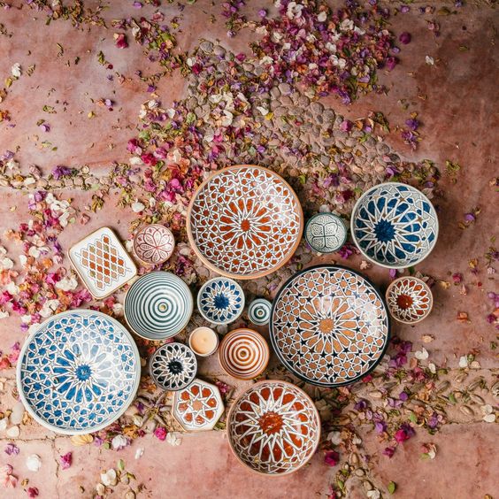 bols en céramique à motifs orientaux colorés