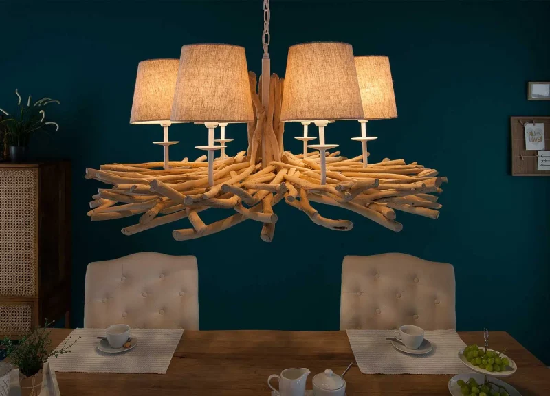 Ce luminaire suspendu XXL se compose de bois flotté et d'abat-jour de style scandinave