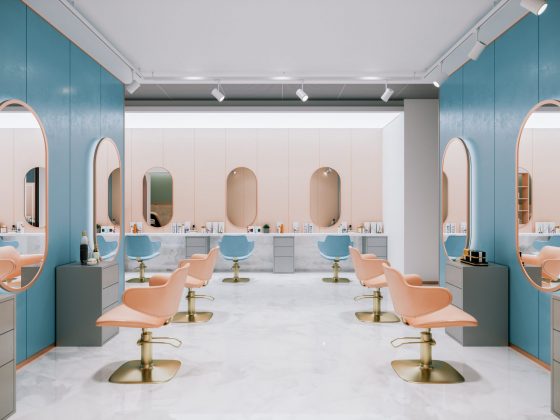 déco salon de coiffure vintage dans des tons pastel avec mobilier et miroirs flashy