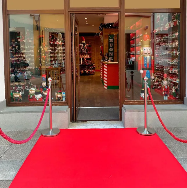 L'entrée de ce magasin déroule le tapis rouge pour les clients
