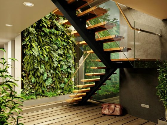 grand mur végétal intérieur dans cage d'escalier moderne