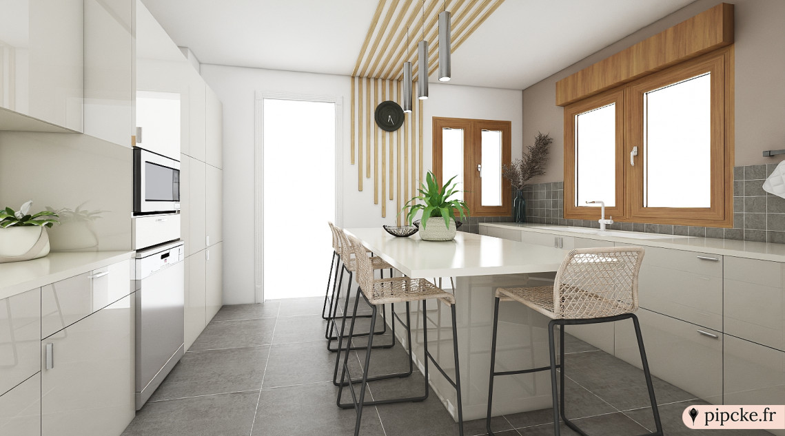 aménagement d'une cuisine moderne, réalisé par un architecte en rénovation, avec des éléments épurés : des meubles blancs laqués, un grand plan de travail, des barstools tressés, des fenêtres en bois et un éclairage suspendu.