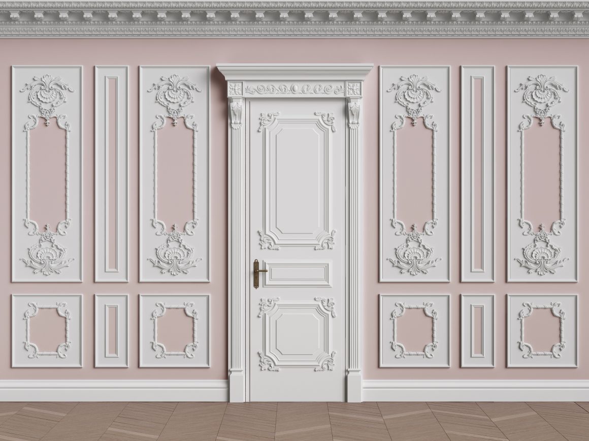 Moulures parfaites pour un couloir étroit au style vintage, créant une harmonie élégante.