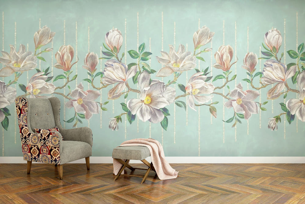 Du papier peint tendance avec une grosse frise ornée de fleurs rose pastel sur fond vert