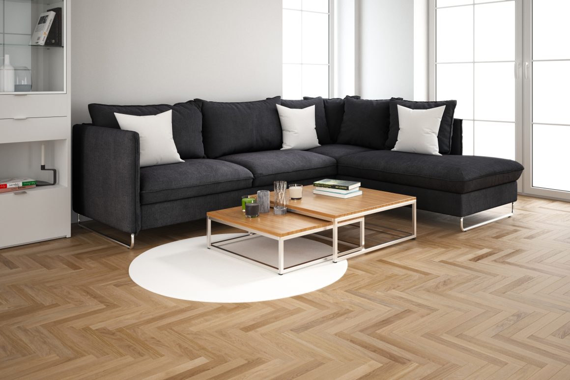 Salon moderne avec canapé, table basse en bois, sol en parquet claire et grande baie vitrée lumineuse.