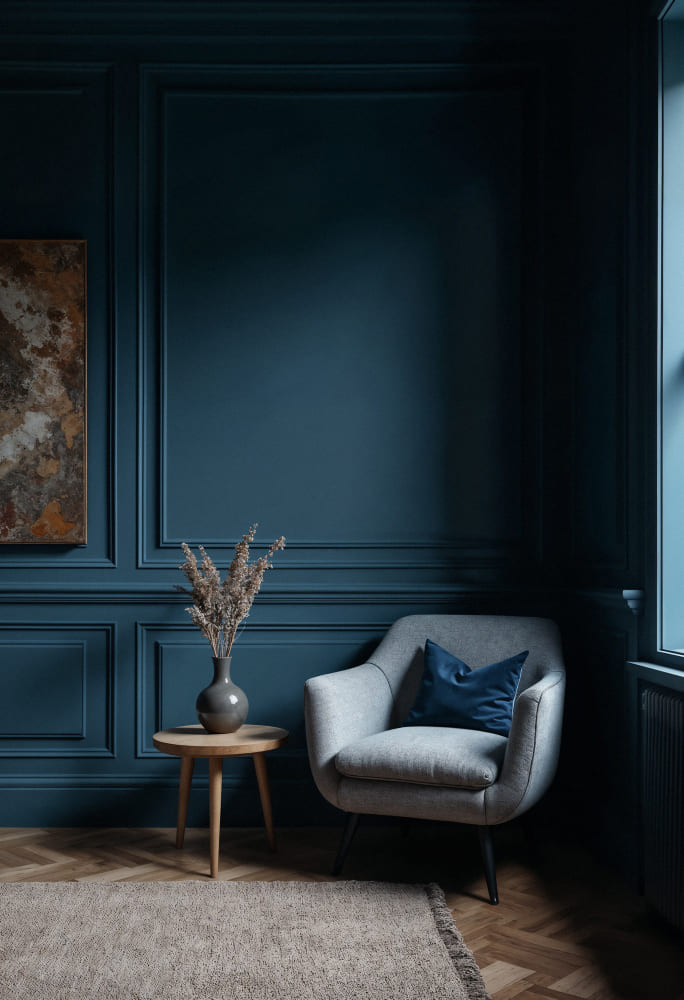 Ambiance bleu et gris dans le salon, avec un fauteuil gris scandinave