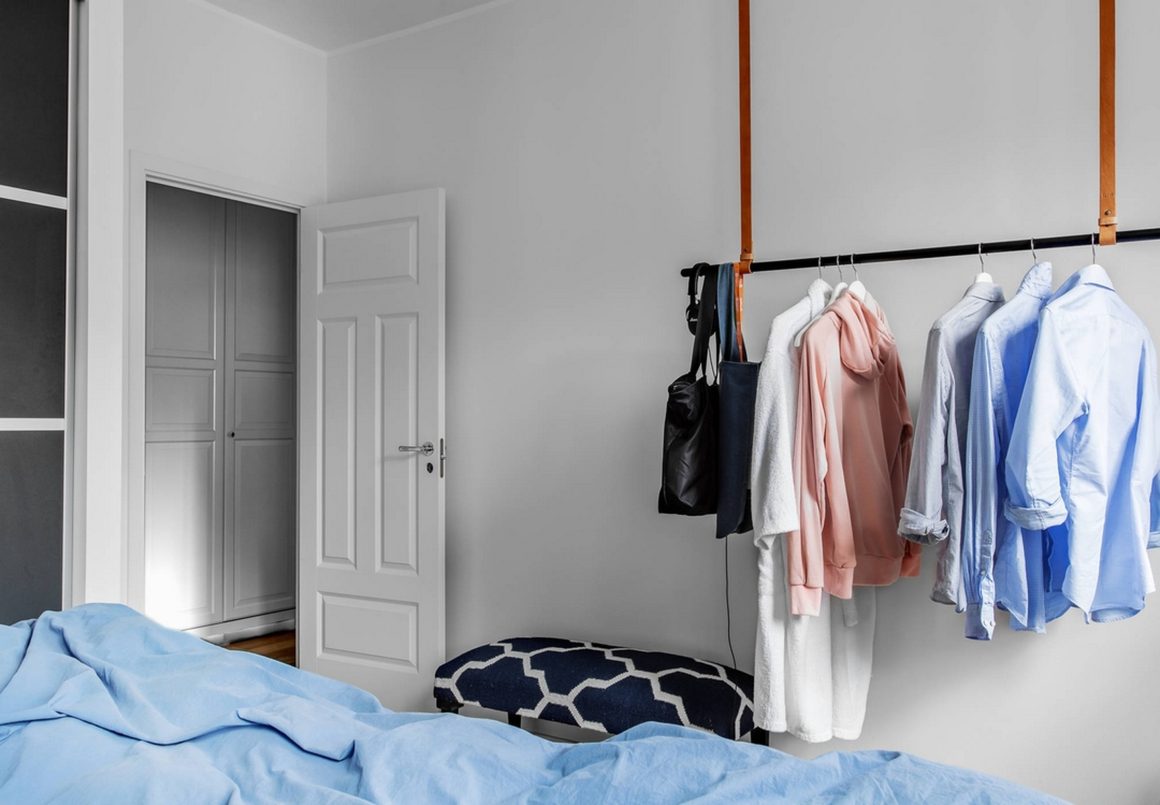 Aménagement chambre 9m2 avec lit, petit banc et penderie