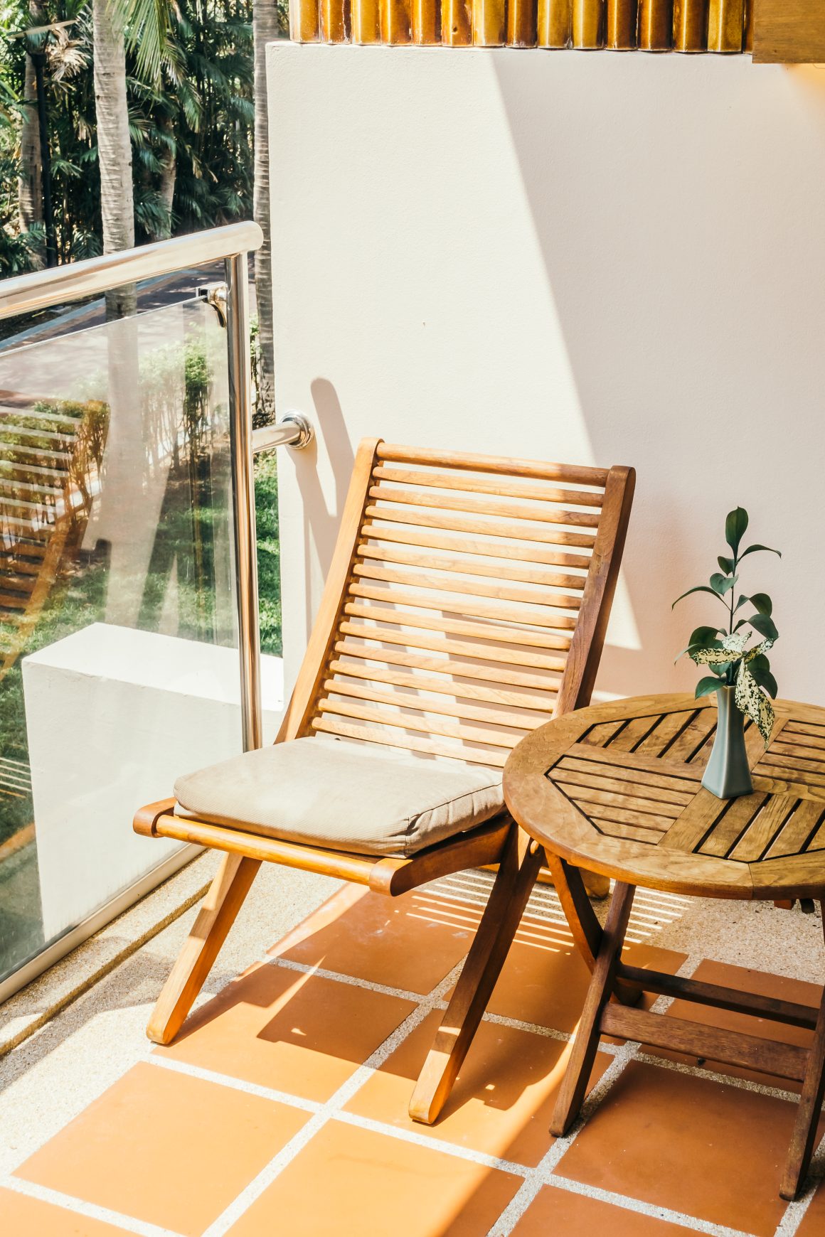 Aménagement terrasse 12m2 avec table et chaise pliables