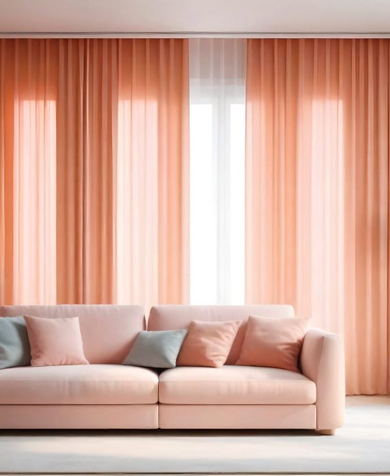 des rideaux tendance 2026 couleur rose saumon légers, avec un canapé devant