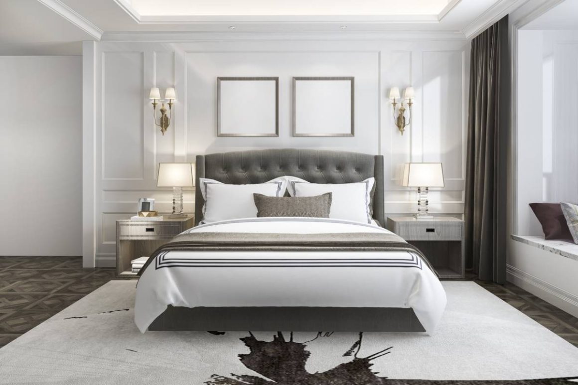 Décoration chambre luxe aux tons neutres, incluant lit capitonné gris, luminaires dorés, tables de chevet raffinées et tapis clair