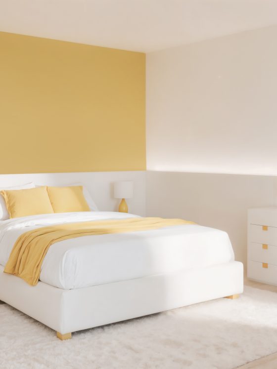 Chambre lumineuse avec mur jaune pastel, lit blanc avec coussins jaunes, bureau, chaise et tapis fluffy