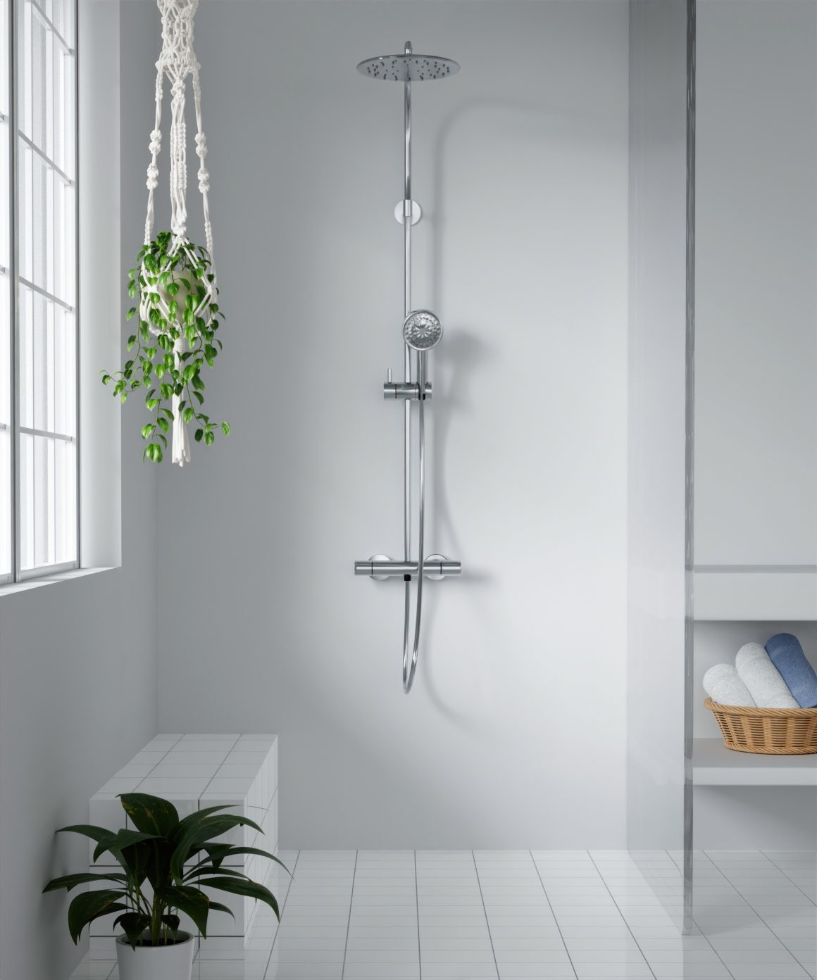 Douche minimaliste avec carrelage blanc, pommeau rond, plantes vertes et panier serviettes