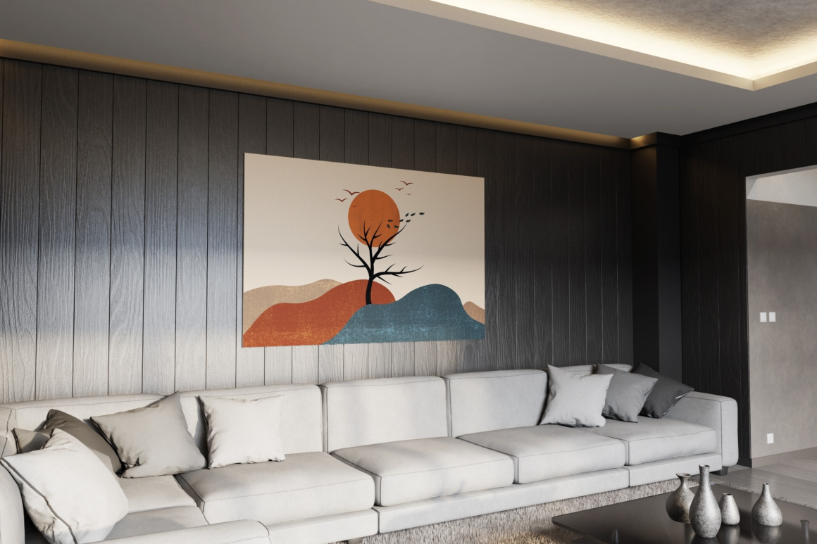 Salon avec murs en bois foncé, toile abstraite, canapé clair et éclairage chaleureux