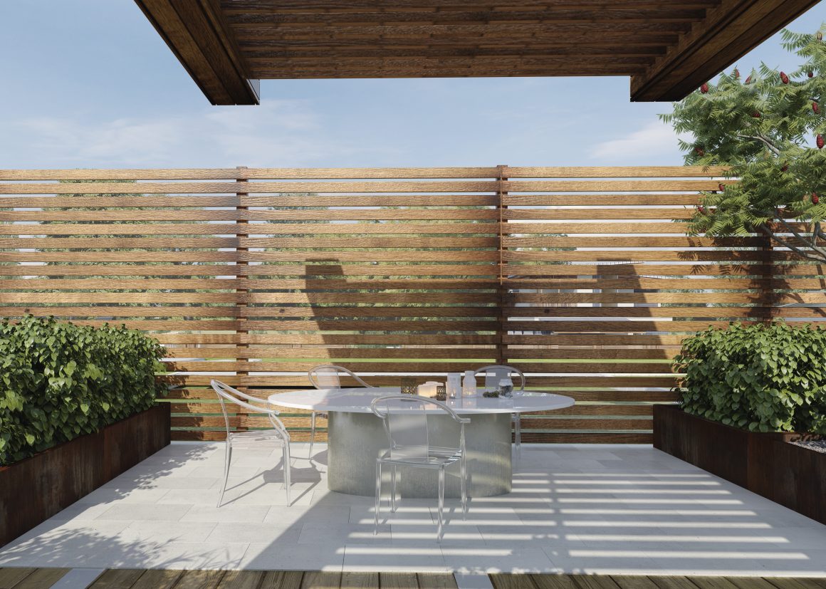 Terrasse incluant table ronde, chaises transparentes, brise vue en bois et jardinières verdoyantes
