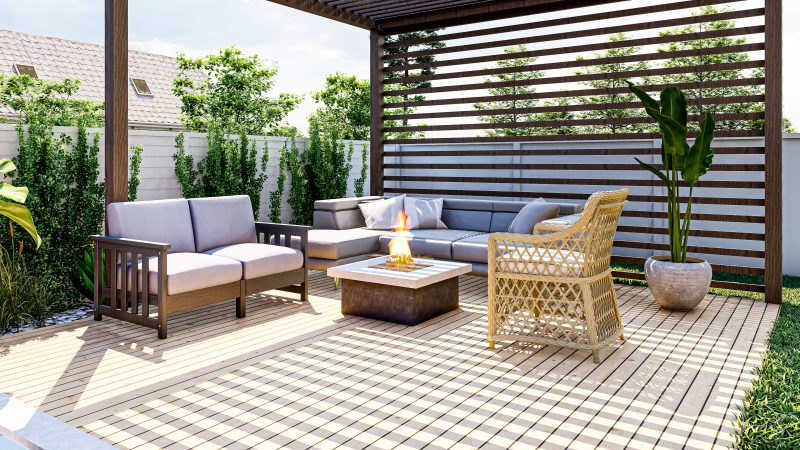 Terrasse moderne en bois : pergola, canapé d'angle, fauteuil en rotin, table basse et plantes