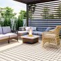 Terrasse moderne en bois : pergola, canapé d'angle, fauteuil en rotin, table basse et plantes
